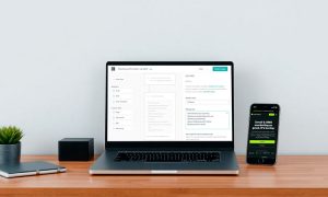 Imagen de un PC y un smartphone para hablar de ideas de email marketing en 2025