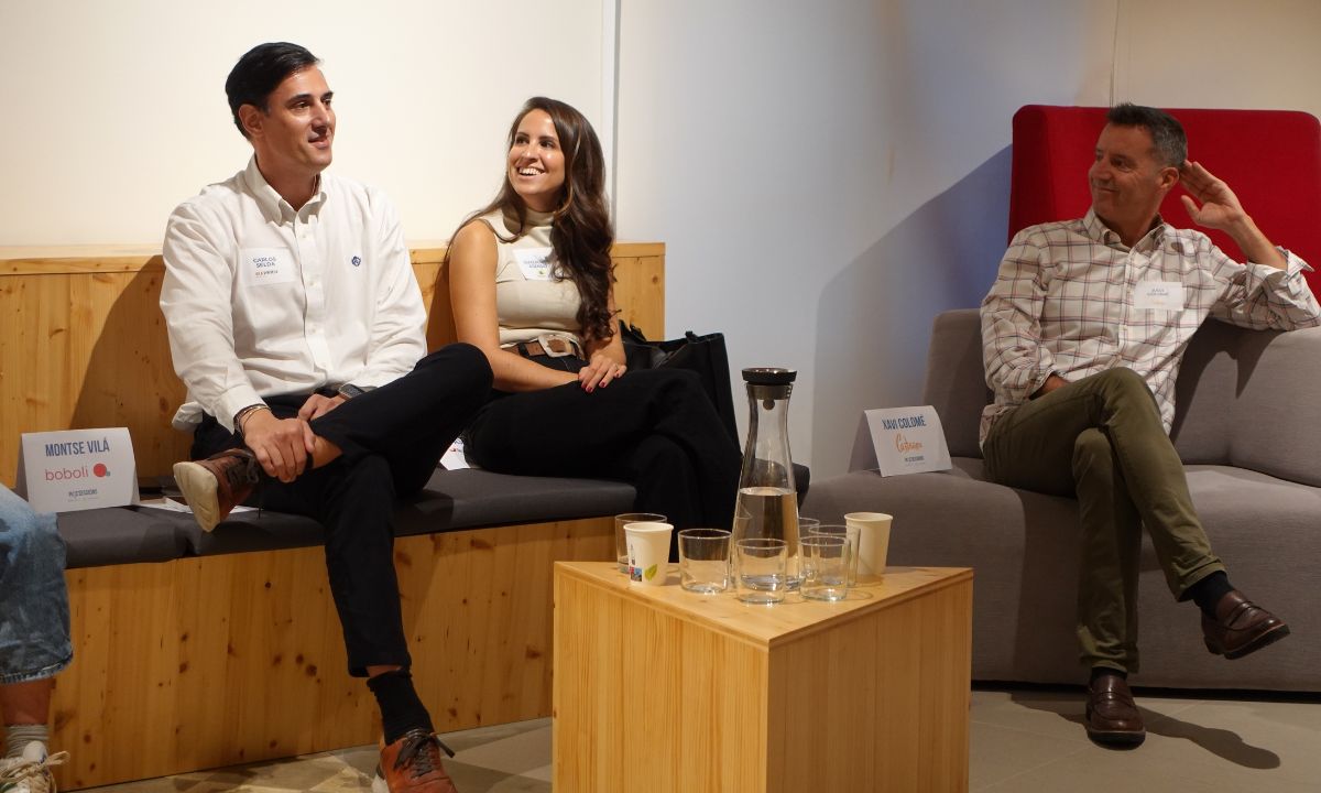 Fotografía tomada durante el debate entre participantes en la M4C Session de Simpler