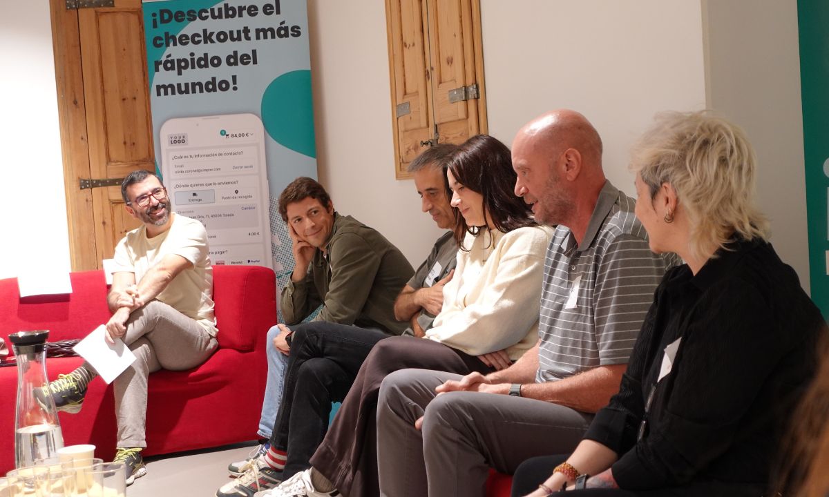 Fotografía tomada durante el debate entre participantes en la M4C Session de Simpler