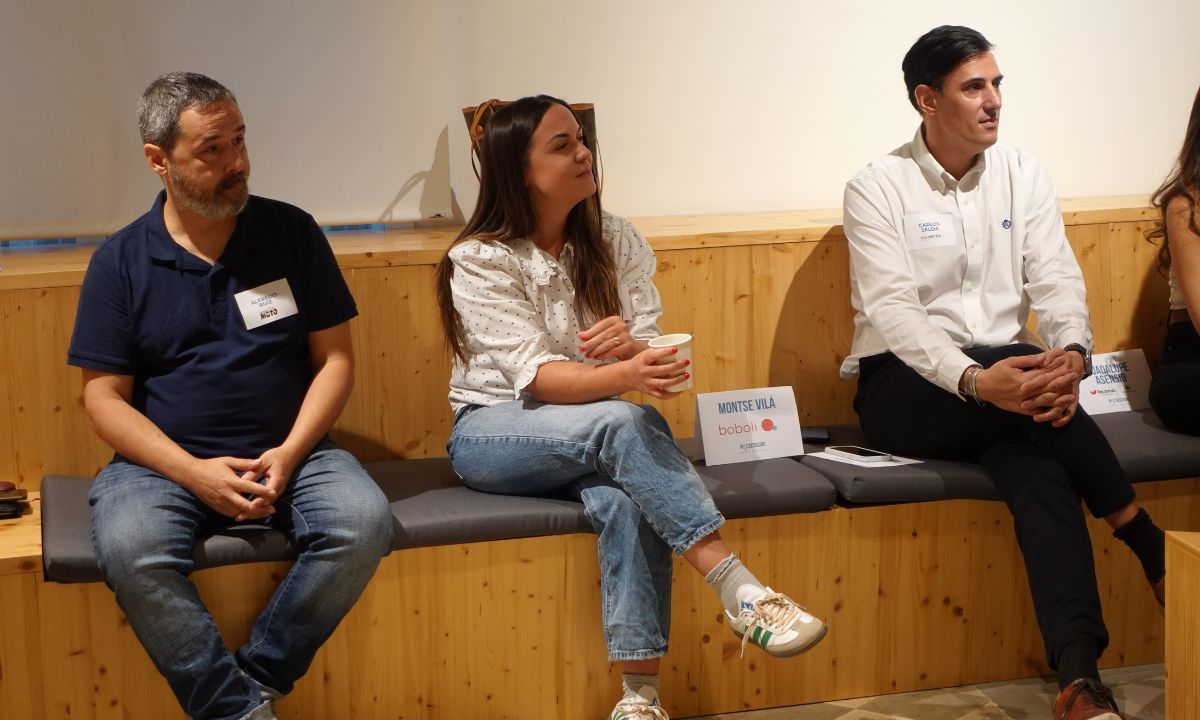 Fotografía tomada durante el debate entre participantes en la M4C Session de Simpler