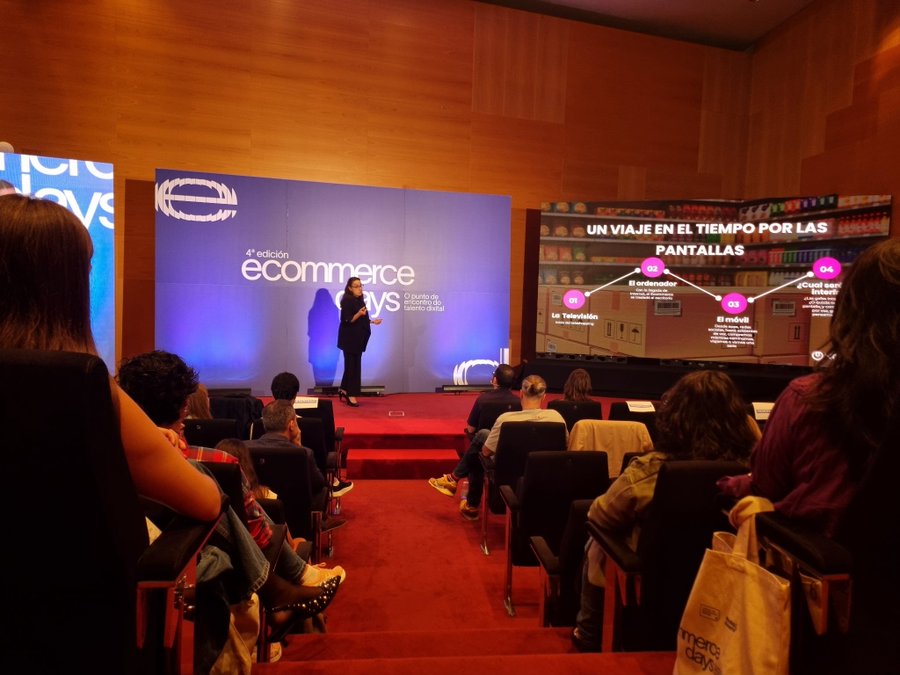 Jennifer Llamas, Project Manager Digital Commerce