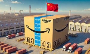 Una imagen hiperrealista de una caja de envío gigante de cartón colocada en un entorno al aire libre. Encima de la caja, hay un asta con la bandera de China firmemente plantada, como si simbolizara la conquista. El escenario incluye un cielo despejado y un fondo industrial con almacenes y muelles de carga, enfatizando el tema del envío y el comercio.