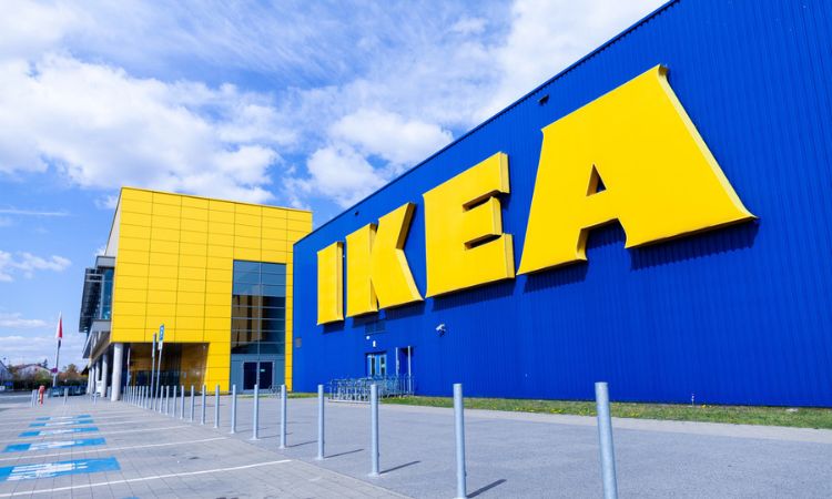Fotografía de la fachada exterior de una tienda Ikea