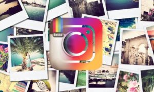 Sobre un fondo de fotografías estilo polaroid aparece el logo de Insagram, este es una mezcla entre el antiguo y el nuevo, difuminándose pasando de uno a otro, en alusión a su evolución a lo largo de su historia