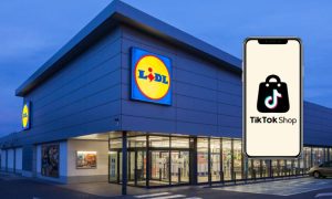 Fotografía de un supermercado de Lidl. Sobre esta imagen, a la derecha, aparece flotando un teléfono móvil en cuya pantalla se muestra el icono de TikTok Shop.