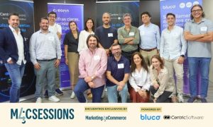 Fotografía grupal de los y las profesionales que asistieron a la M4C Session