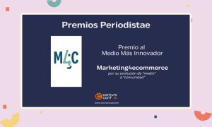 Sobre un fondo rosa claro con formas geométricas de colores, aparece una imagen con borde fino color crema y fondo azul oscuro. En esta imagen se lee "Premios Periodistae. Premio al medio más innovador. Marketing4eCommerce por su evolución de "medio" a "comunidad". Y el logo de ComuniConf