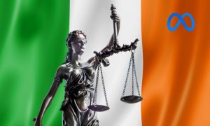 Imagen de una estatuilla de la diosa Justicia. De fondo aparece la bandera de Irlanda y en la esquina superior derecha de la imagen se ve el logo de Meta. Meta ha sido multada por la DPC por violación de datos