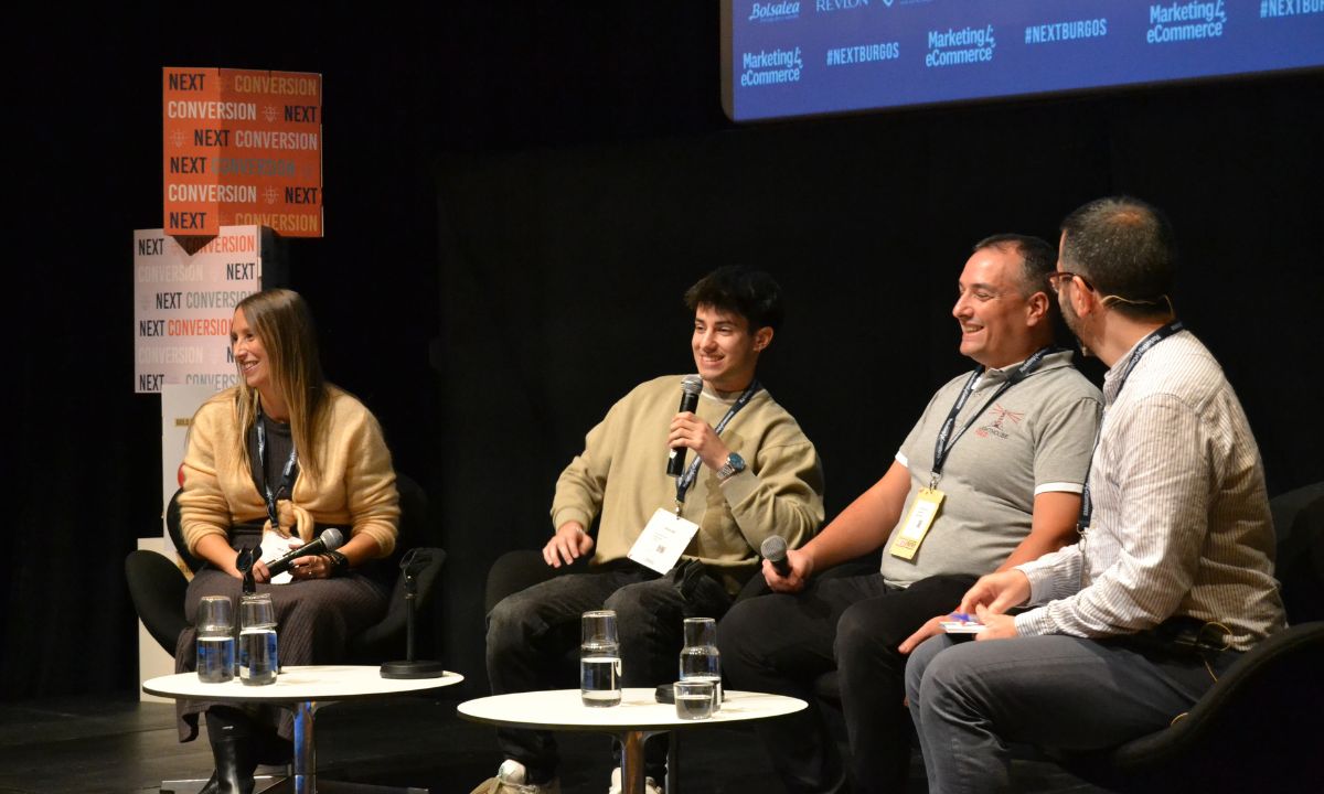 Fotografía de la mesa redonda marketplaces vs web propia en NEXT Burgos 2025