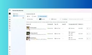 Sobre un fondo degradado azul, de la esquina inferior derecha emerge la imagen de un panel de administración de anuncios de Meta