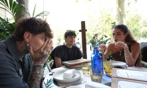 Fotograma del vídeo de Nil Ojeda en el que se le ve a él, a Lola Lolita y a Misho.