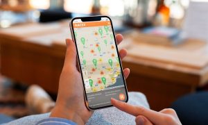 movil que utiliza la aplicación de nacex shop para ver la red de puntos de conveniencia