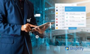 Imagen de un hombre gestionando la logística de su eCommerce con shiptify