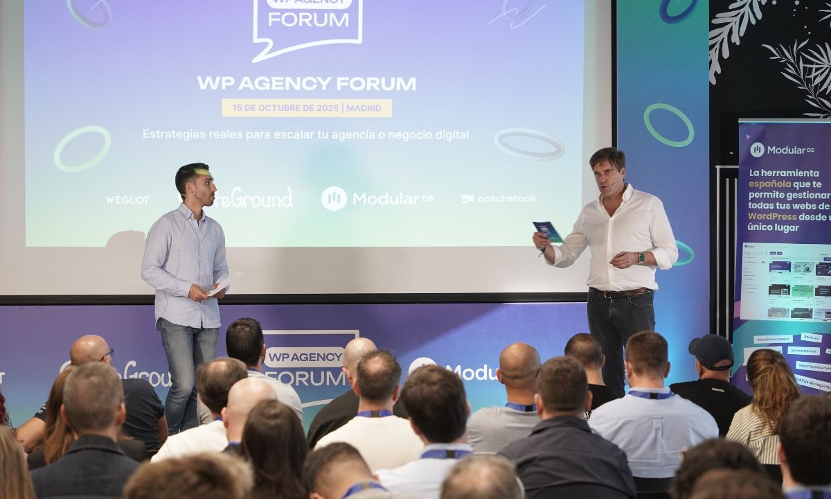 Imagen de Héctor y Juanma presentando el evento de WP Agency Forum.