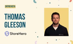 Imagen Thomas Gleeson, junto a su nombre y el logo de StoreHero, su empresa.