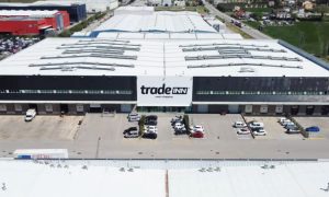 Fotografía aérea de una de las naves de Tradeinn